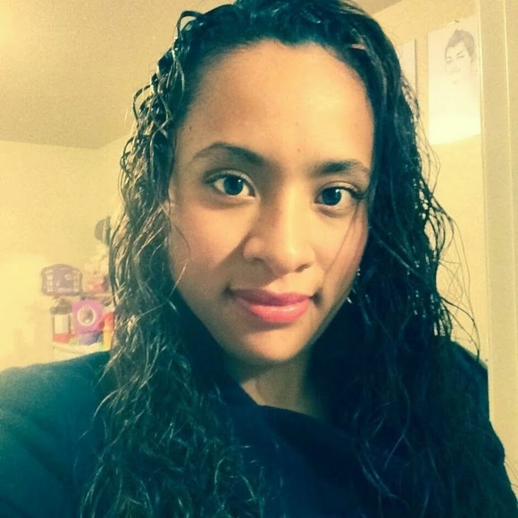 Meet your Posher, Anayeli - Picture 1 of 1